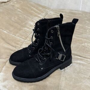 Just Fab "Day Trippin" Size 7.5 Solid Black Lace-Up Combat Boots - EUC